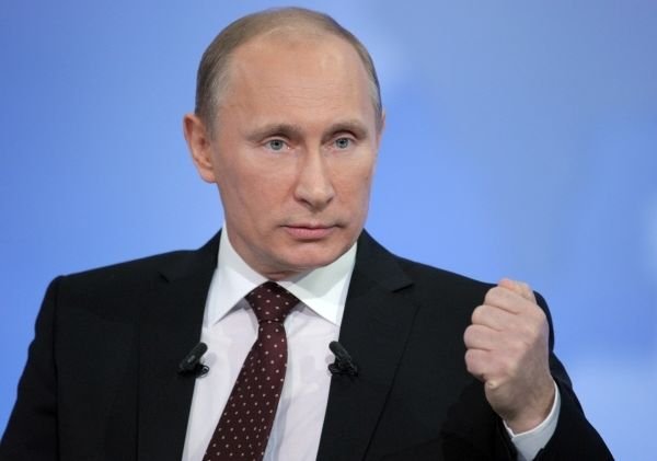 Администрации Кремля сократят зарплаты на 10%