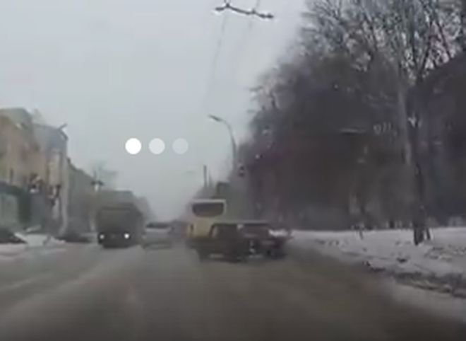 В Горроще водитель «устроил дрифт» прямо на дороге (видео)