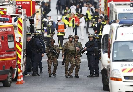 Четверо полицейских ранены в ходе спецоперации в Париже