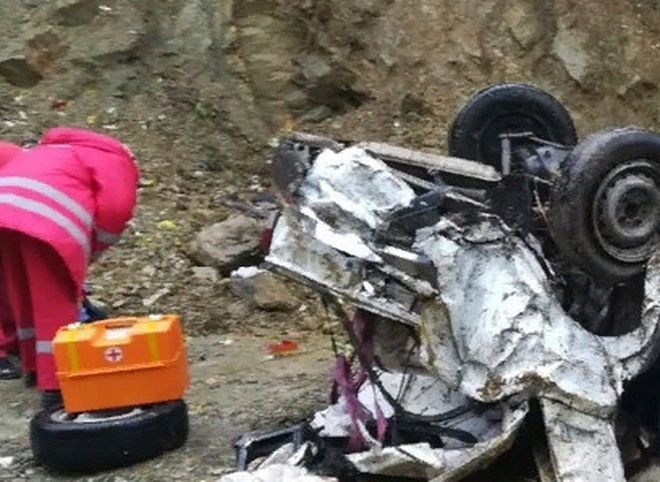 В Сочи автомобиль рухнул с обрыва, погибли два человека