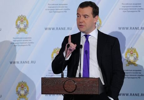 Медведев призвал готовиться к «худшему сценарию» в экономике