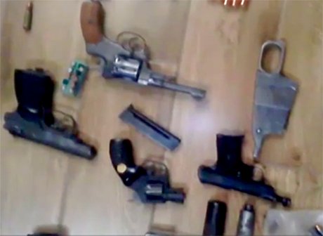 ФСБ пресекла деятельность торговцев оружием в трех регионах (видео)