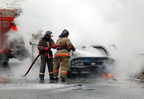 В Рязани на ул. Магистральной горел Volkswagen Passat