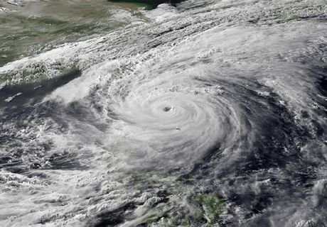 На Тайване из-за супертайфуна эвакуированы тысячи туристов