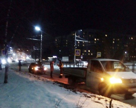 На улице Новоселов на пешеходном переходе сбили женщину с ребенком
