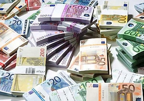 Евро подорожал до 53 рублей впервые в истории