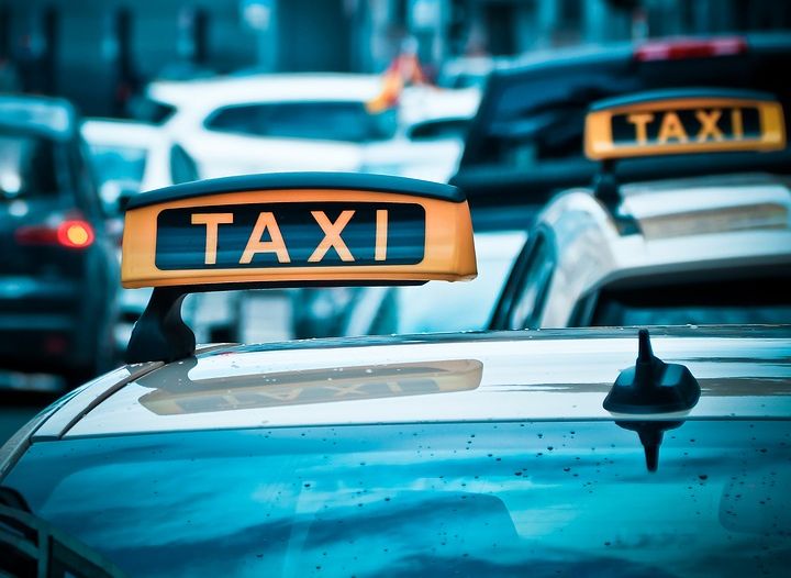 Руководителя рязанской службы такси подозревают в мошенничестве