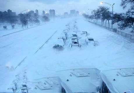 На оренбургской трассе чуть не замерзли 50 человек (видео)