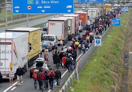 Австрия закрыла автостраду у границ с Венгрией