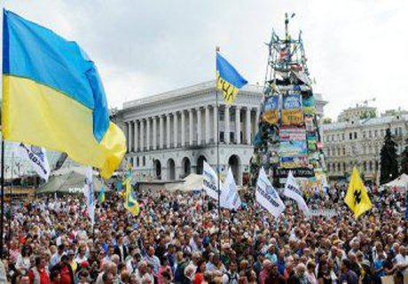 Народное «вече» в Киеве требует роспуска Рады