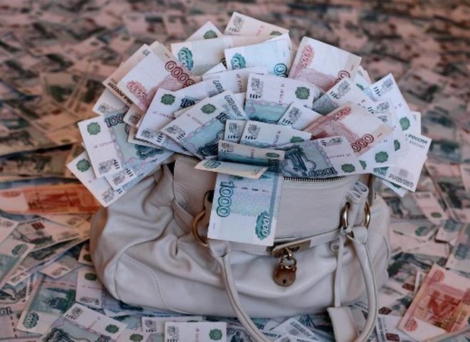 В Москве сотрудница банка обокрала клиентов на миллиард