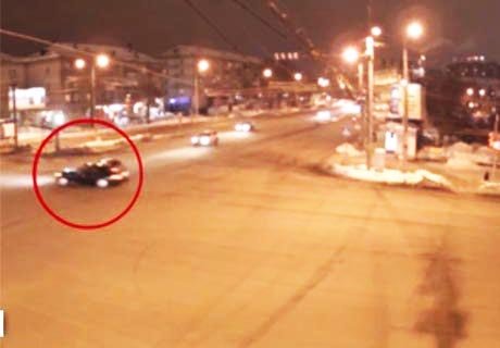 Опубликовано видео ДТП с Rolls Royce и ВАЗом в Челябинске