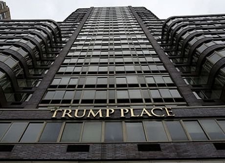 В США жильцы элитного комплекса Tramp Place убрали с фасада имя Трампа