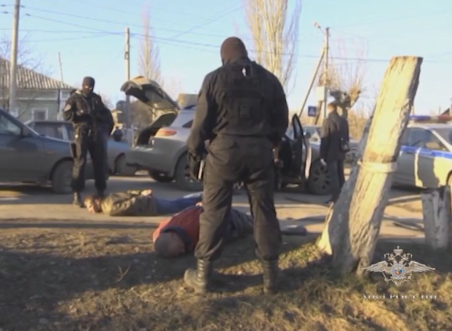 Опубликовано оперативное видео задержания банды торговцев оружием в Скопине