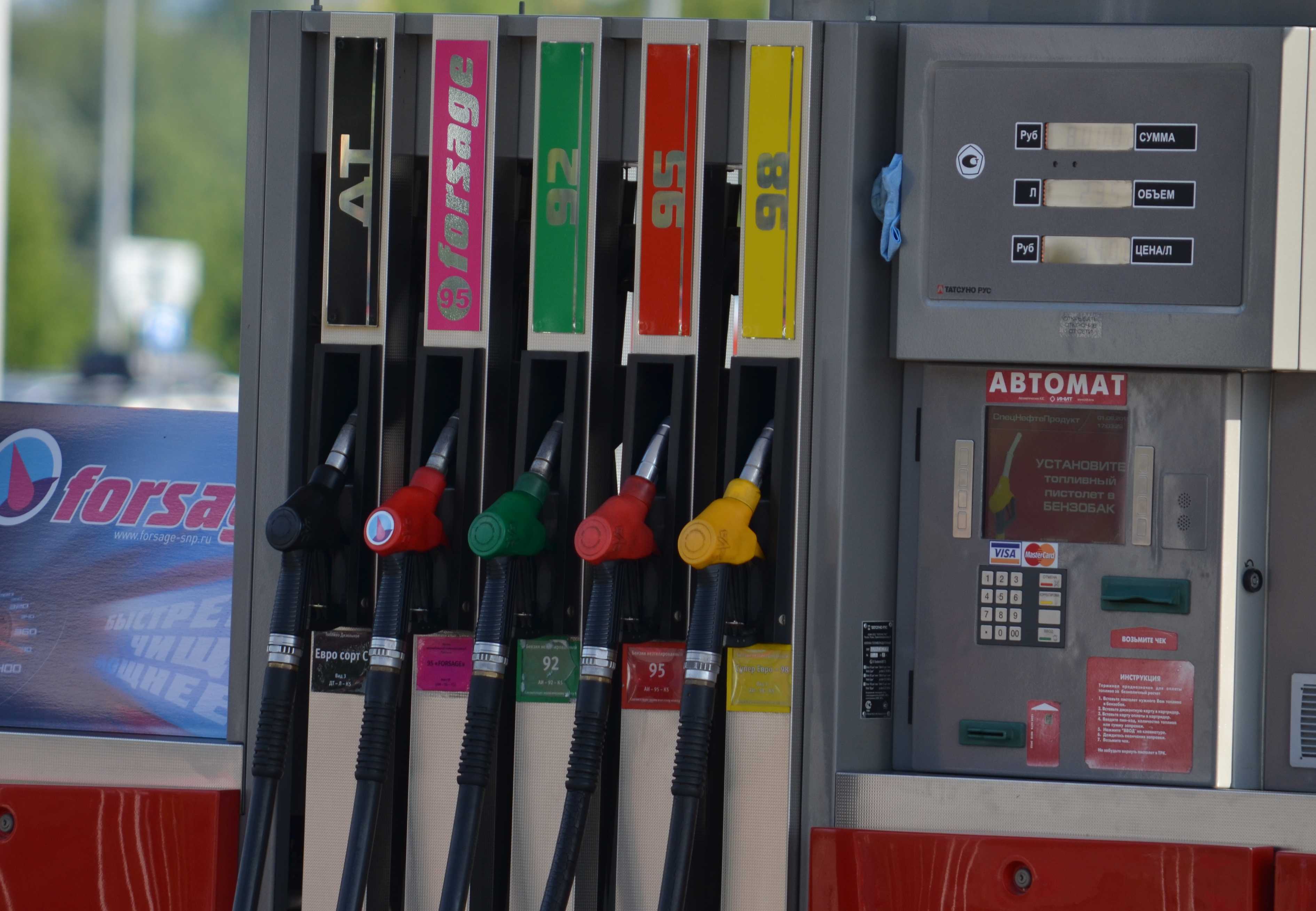 Рязань вновь лидирует по падению цен на бензин