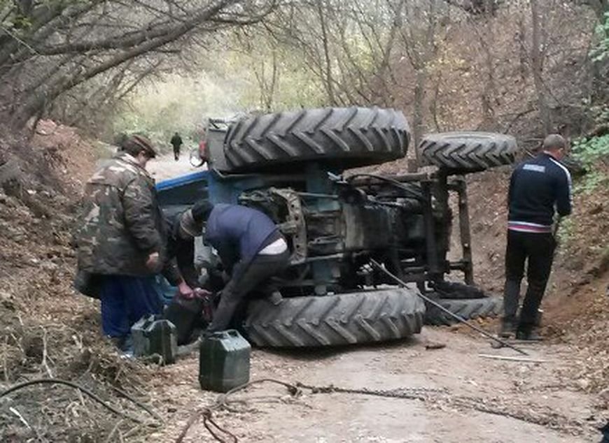 В Рязани перевернулся трактор