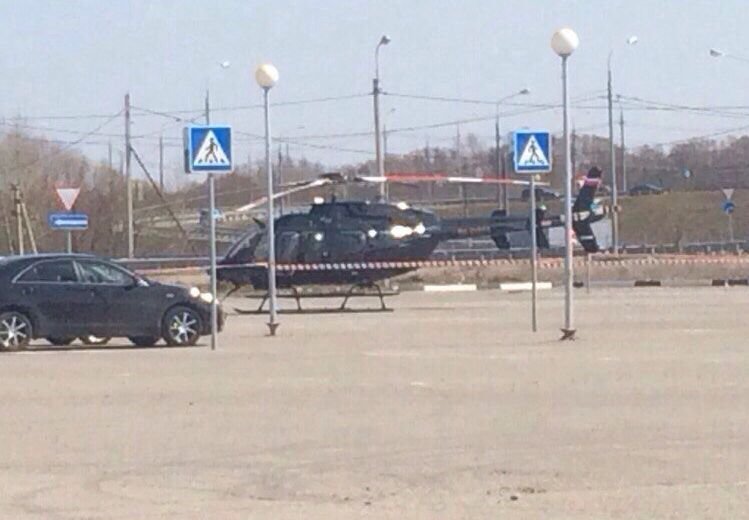 На парковку «Ленты» в Борках сел вертолет Сердюкова