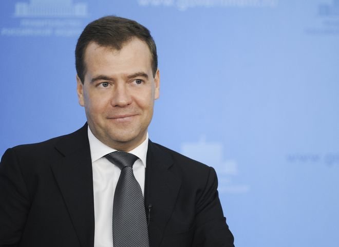 Медведев назвал основную причину задержек зарплат