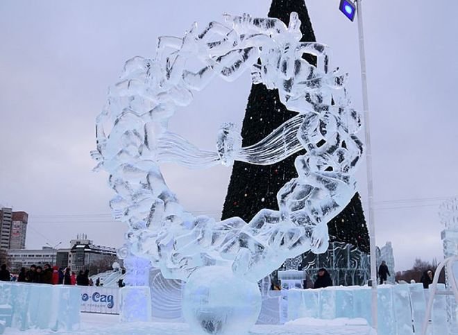 Созданная рязанскими мастерами ледовая скульптура стала лучшей на конкурсе в Перми