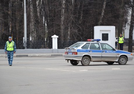 В Рязанской области автомобиль сбил инспектора ГИБДД