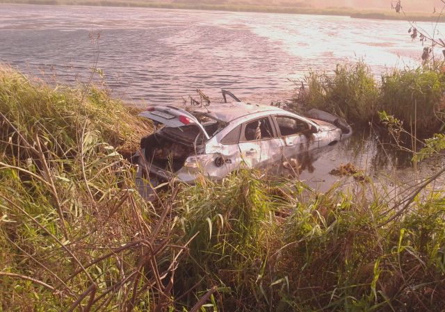 Авария на Северной окружной: «Форд» улетел в болото