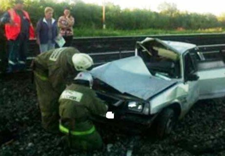 Поезд Москва-Адлер столкнулся с легковушкой под Тулой