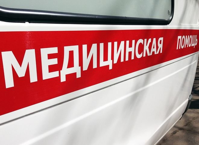 Видео: в Красноярске водитель отказался уступить дорогу скорой помощи