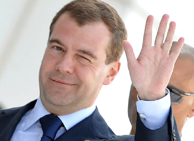 Медведев поставил первый в жизни лайк в Twitter посту про «Шерлока»