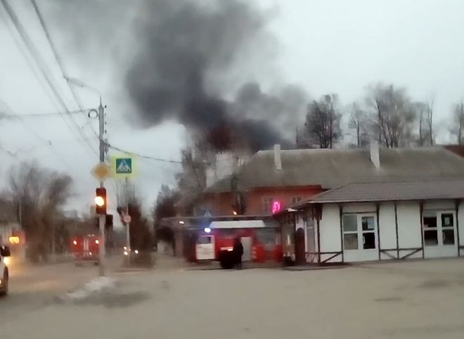 Опубликовано видео пожара на предприятии на улице Станкозаводской