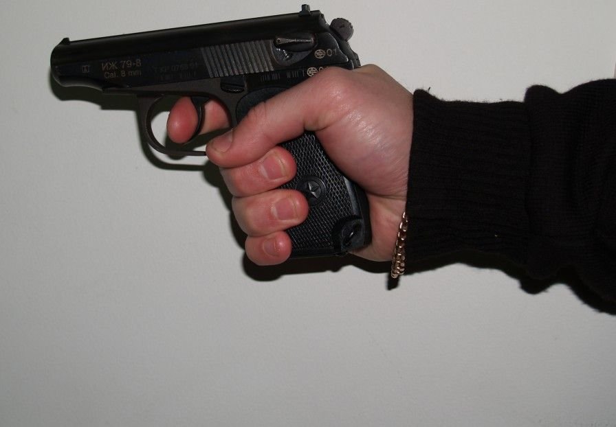 Рязанского полицейского обвиняют в торговле оружием