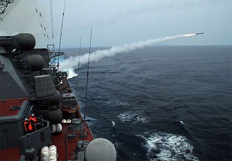 Крейсер «Москва» отстрелялся в Атлантике