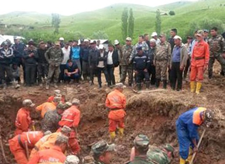 Оползень в Киргизии поглотил 10 домов с жителями