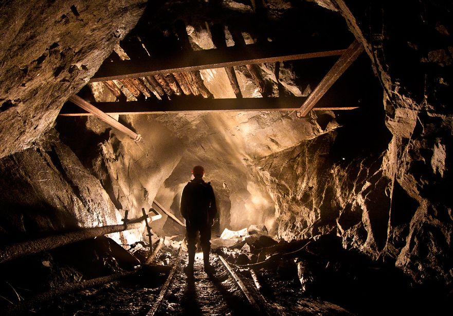Обстрел взрывоопасной шахты под Донецком привел к пожару