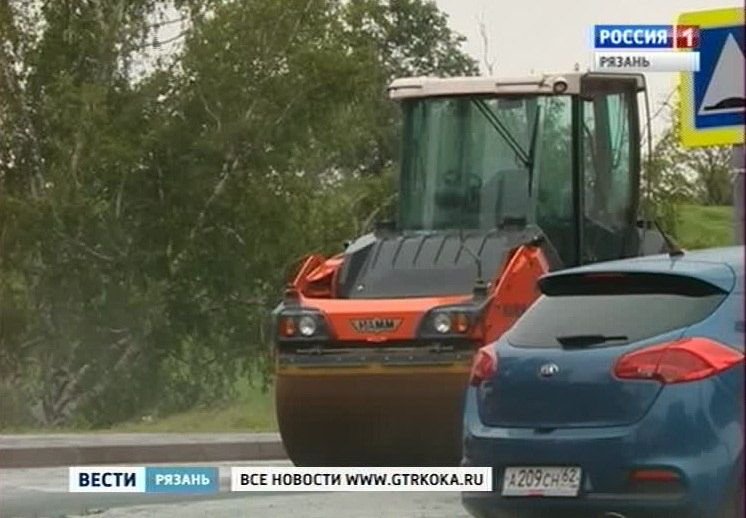 В Рязани журналисты остановили ремонт дороги в дождь