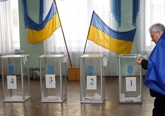 На выборах в Раду лидирует «Народный фронт» Яценюка