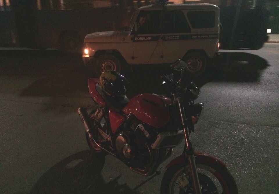 В Рязани полицейская машина сбила мотоциклиста