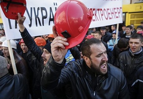 Шахтеры прорвались к зданию администрации Порошенко