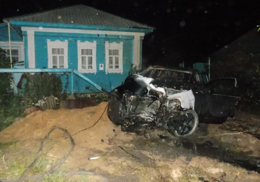 В рязанском селе попал в аварию Porsche Cayenne — двое погибших