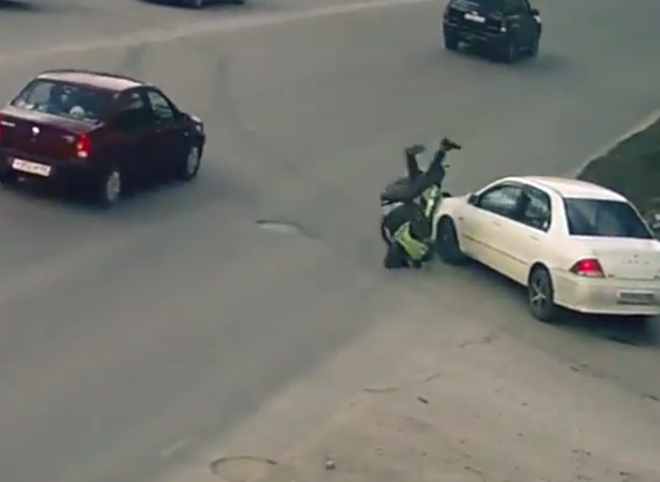 На Московском шоссе сбили велосипедиста (видео)