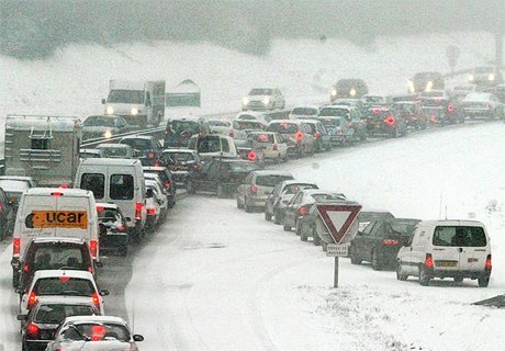 Около 15 тысяч автомобилей заблокированы в Альпах