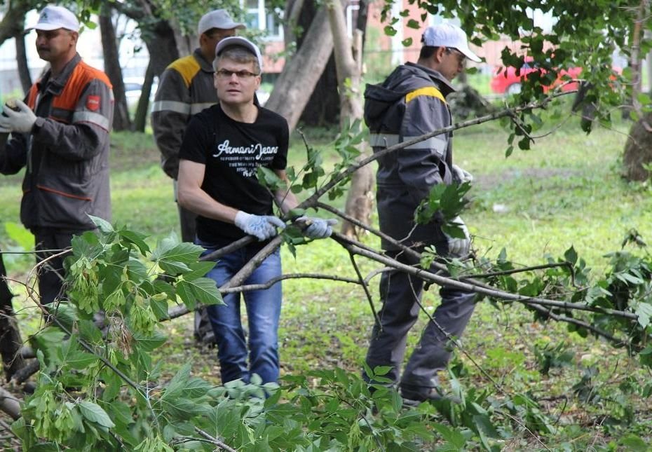 Булеков очистил парк на улице Шевченко от мусора