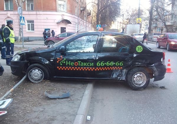 В центре Рязани в ДТП погиб таксист