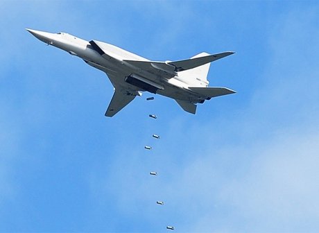 Дальняя авиация РФ нанесла удар по объектам ИГ в Сирии