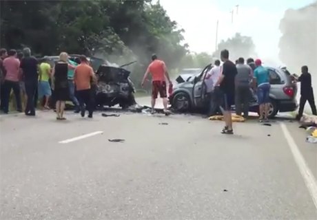 В Абхазии в ДТП с тремя авто погибли туристы (видео)