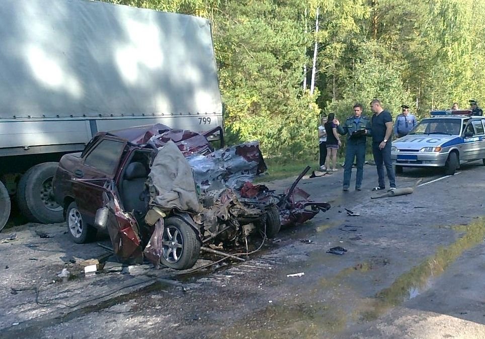 Водитель и пассажир влетевшей в грузовик «десятки» погибли