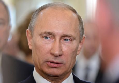 Путин поручил повысить пенсии крымчан