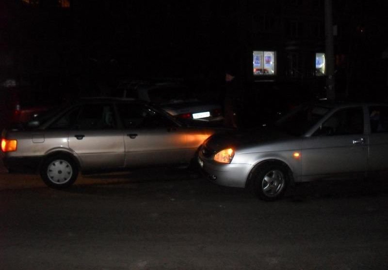 В Рязани водитель Audi сбил пешехода и врезался в «Приору»