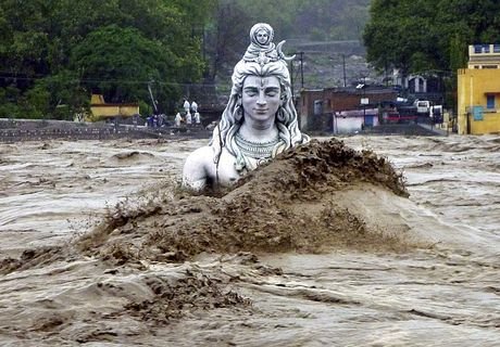 Более 70 человек погибли из-за наводнения на юге Индии