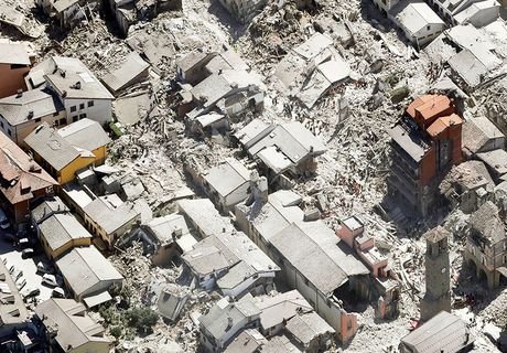 Число жертв землетрясения в Италии приблизилось к 250