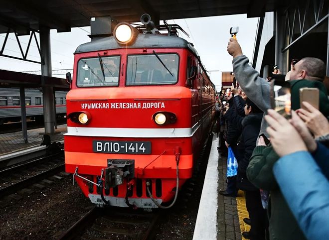 Первый поезд из Москвы прибыл в Симферополь
